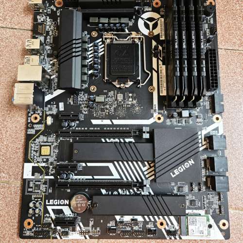 新機拆出LENOVO LEGION B460/Z490底板，原機GOLD火牛