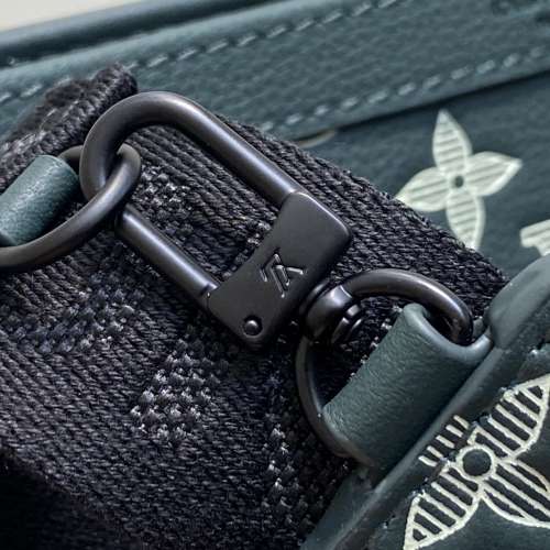 M27148绿色 Gaston Wearable Wallet 手袋