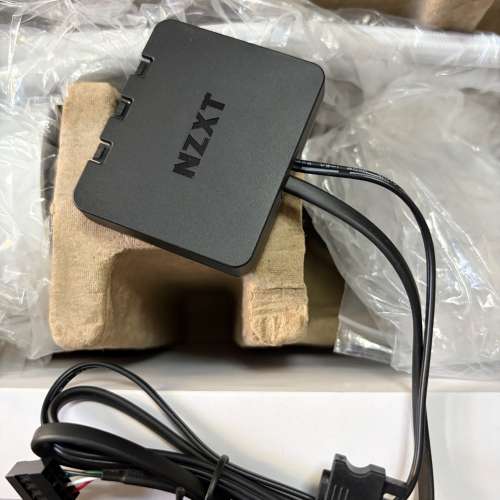 放NZXT 水冷Kraken Elite 280 RGB白色連 NZXT cam hub