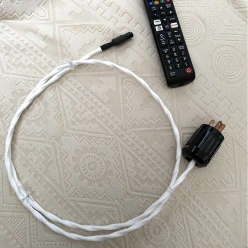 可以提升播放畫質及音效！靚鍍銀8字頭電源線 兩條，全新！