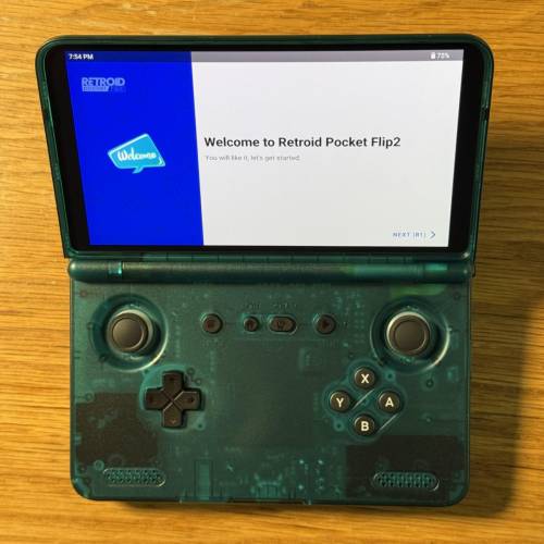 Retroid Pocket FLIP 2 掌上遊戲機