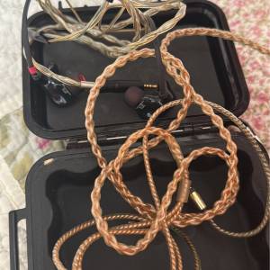 Inear sd4s 耳機配兩條高質線 （2.5/3.5mm各一條）有保護盒