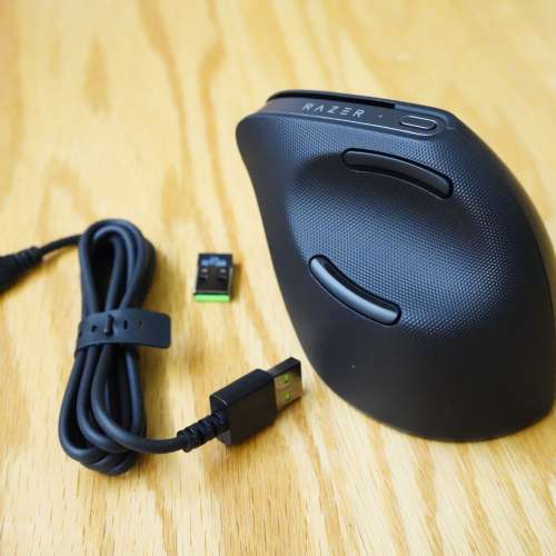 Razer 雷蛇 Pro Click V2 Vertical 無線垂直人體工學滑鼠
