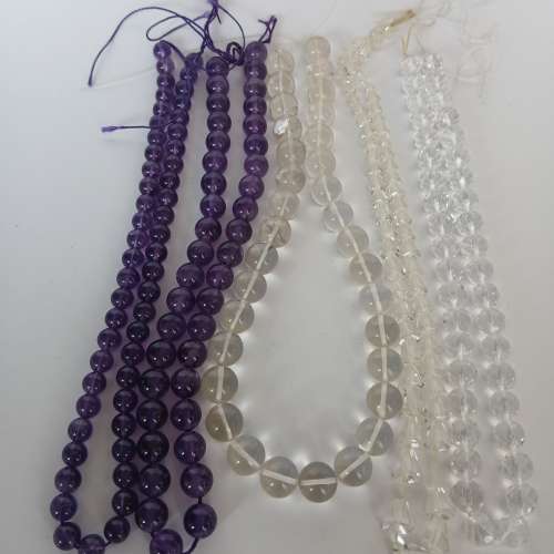 清理存貨平售， 一手五條 天然A級 紫晶/水晶珠串， 長約16吋如照片顯示 ，共售380...