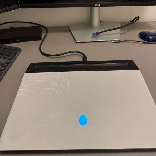 Alienware M15 R3 / 300HZ Monitor Gaming Notebook White