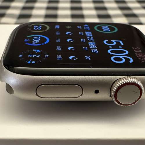 Apple Watch SE 2 44mm LTE 上網版本 星光色 行貨 99%新 只開盒檢查和試帶幾次 錶面...