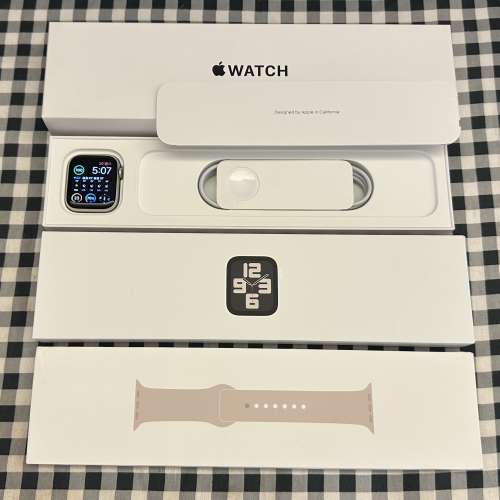 Apple Watch SE 2 44mm LTE 上網版本 星光色 行貨 99%新 只開盒檢查和試帶幾次 錶面...