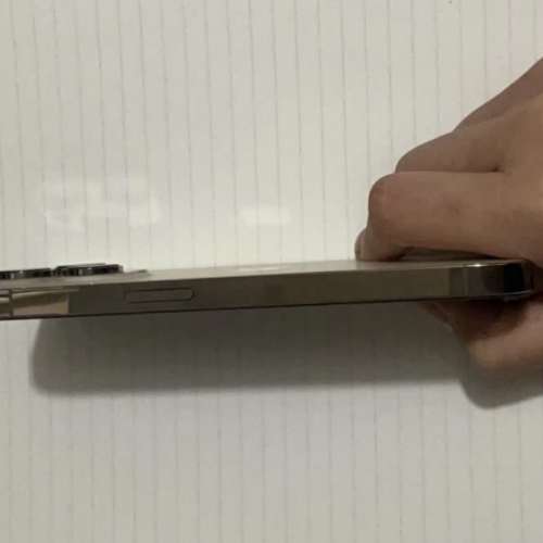 iPhone 13pro 256gb港行雙卡,冇修冇拆，所有原裝，所有功能正常！有貼有套送無線充...