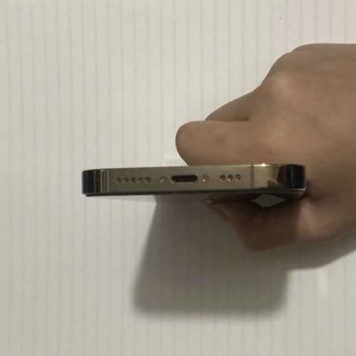 iPhone 13pro 256gb港行雙卡,冇修冇拆，所有原裝，所有功能正常！有貼有套送無線充...