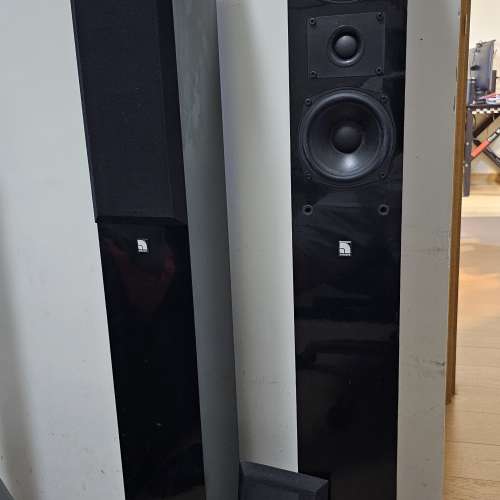 瑞典audio pro  一對座地, 一個中置, 一個低音喇叭