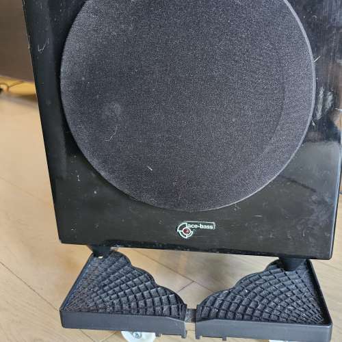 瑞典audio pro  一對座地, 一個中置, 一個低音喇叭