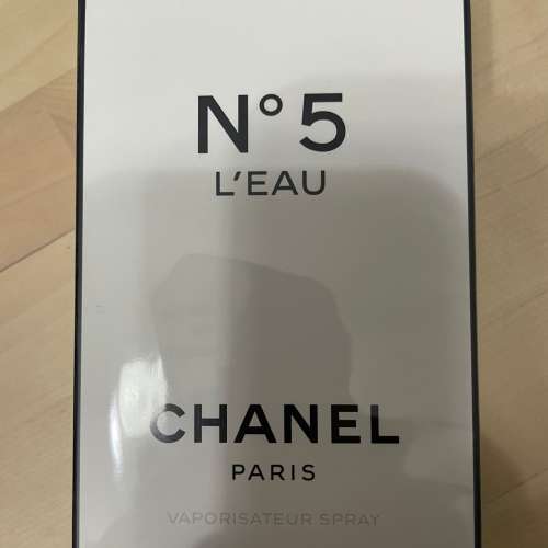 Chanel N&deg;5 L'EAU Eau de Toilette Spray (Christmas packing 2025) 100ml