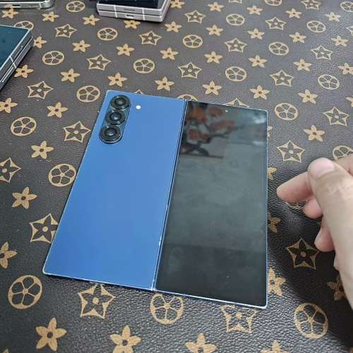 蝕錢賣🔥Samsung galaxy fold 6 12+256美版單卡+esim藍色