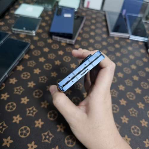 蝕錢賣🔥Samsung galaxy fold 6 12+256美版單卡+esim藍色