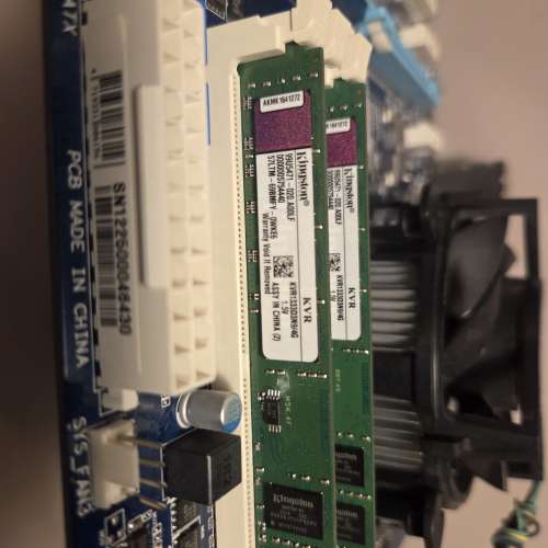 Gigabyte 技嘉 GA-Z77-D3H + intel CPU i7 3700 @ 3.4GHz 及 Kingston Ram DDR3 2&times;4G