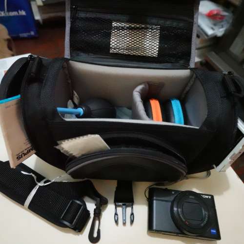 SONY RX100M3 ($2,200)+相機斜背袋($300)