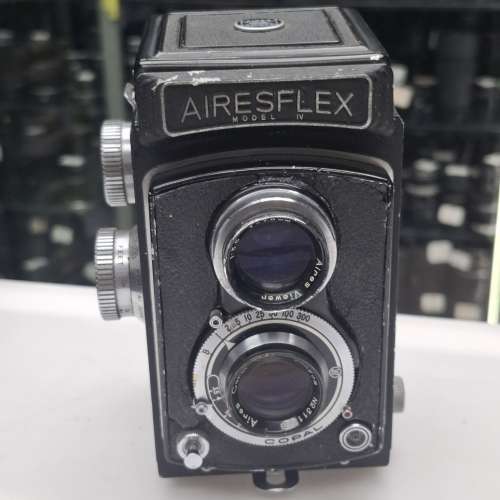 AIRESFLEX 6x6 7.5CM F3.5   YASHICA ROOKIE 6x6 80MM F3.5   RICOHFLEXMODEL VII 6x6