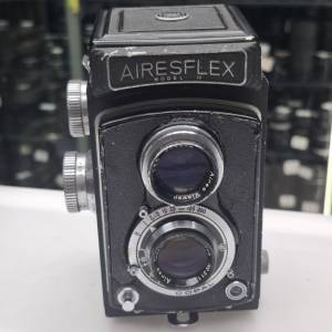 AIRESFLEX 6x6 7.5CM F3.5   YASHICA ROOKIE 6x6 80MM F3.5   RICOHFLEXMODEL VII 6x6