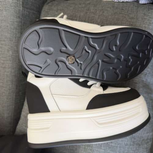 增高10 cm真皮牛皮鞋