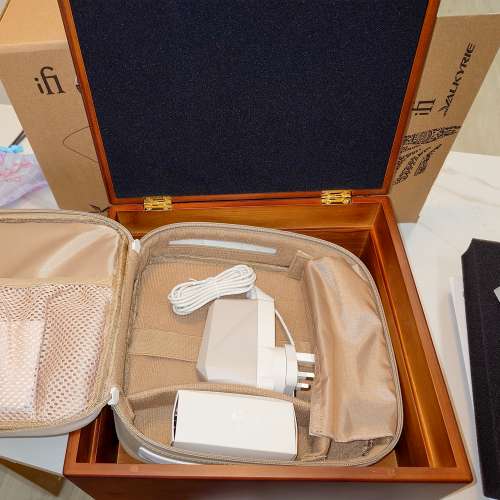 接近全新 香港行貨 ifi Valkyrie 頂級解碼耳擴 有盒有單有保養 配件齊全 連 iPowerX...