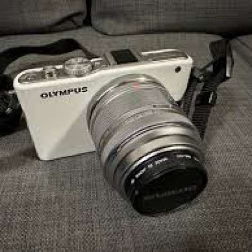 想找一台olympus E-PL3 以上機, 連鏡頭  $300
