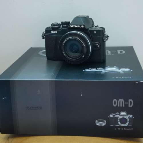 Olympus OM-D E-M10 ii + 14 -42mm 電動餅鏡