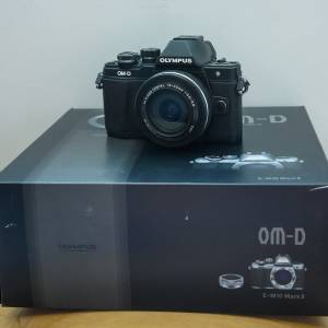 Olympus OM-D E-M10 ii + 14 -42mm 電動餅鏡