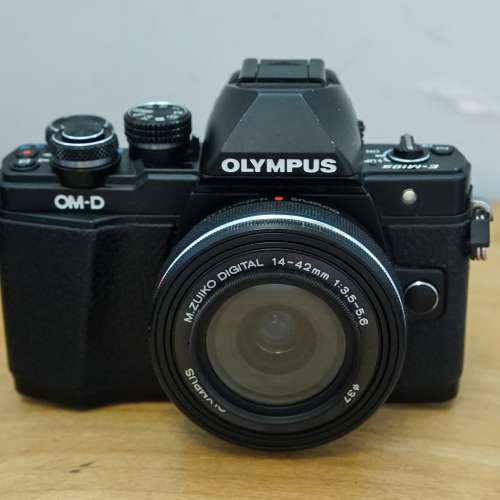 Olympus OM-D E-M10 ii + 14 -42mm 電動餅鏡