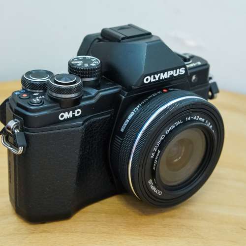 Olympus OM-D E-M10 ii + 14 -42mm 電動餅鏡