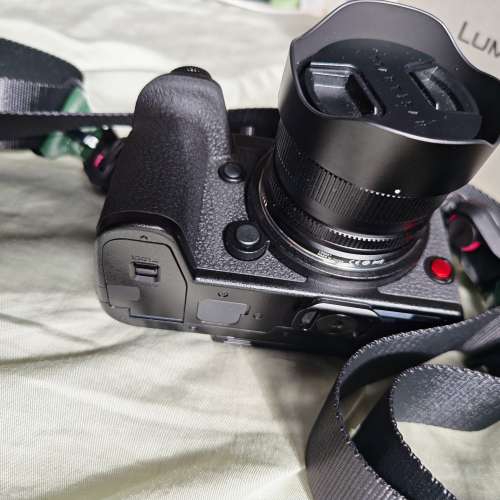 出售Panasonic LumixS1RII相機。包括LumixS 24-60mmf/2.8、70-300mmf/4.5-5.6,att ...