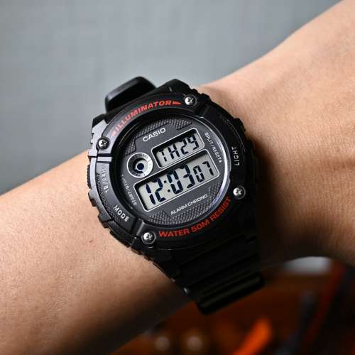 新淨玻璃無花 行貨 CASIO W216H 七年電有保