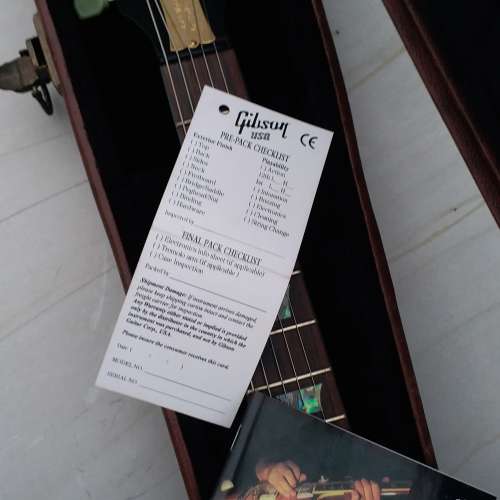 高擋 Gibson. 電吉他