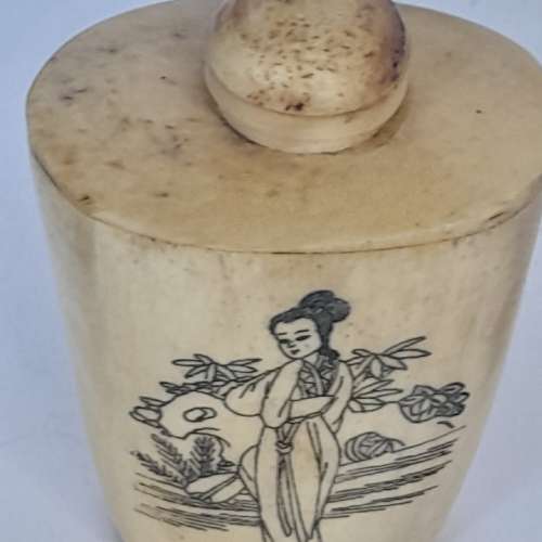 清貨價出售。一手五個古舊鼻煙壺 共售六百元，單一個二百元。no.22.12.25