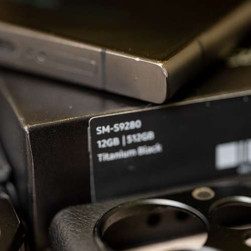 Samsung Galaxy S24 Ultra 12GB+512GB Titanium Black 行貨 + 5個保護殼（包括原廠...