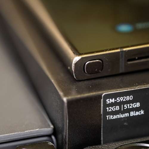 Samsung Galaxy S24 Ultra 12GB+512GB Titanium Black 行貨 + 5個保護殼（包括原廠...