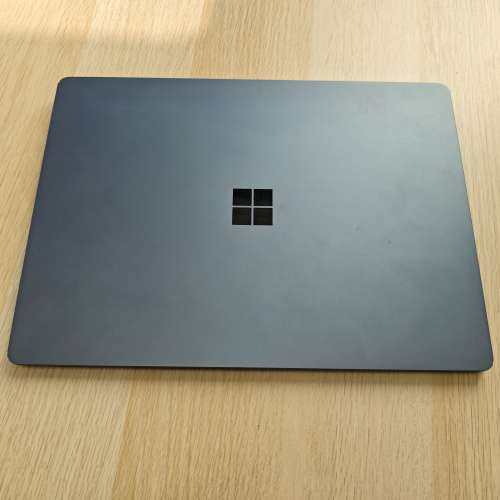Microsoft surface laptop 1