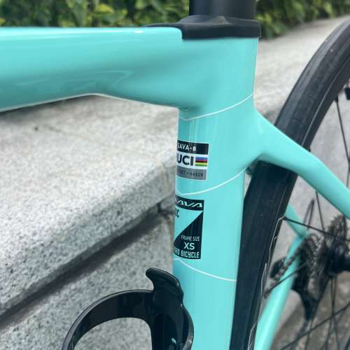 2025 SAVA A4 20速油剎桶軸碳纖維公路車 送水架前後蛙燈