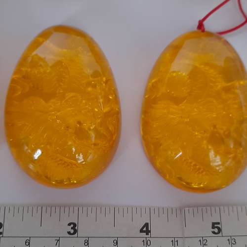 一手六件樹脂蜜蠟吊件/手把件，清貨價共售330元。no.22 12.25