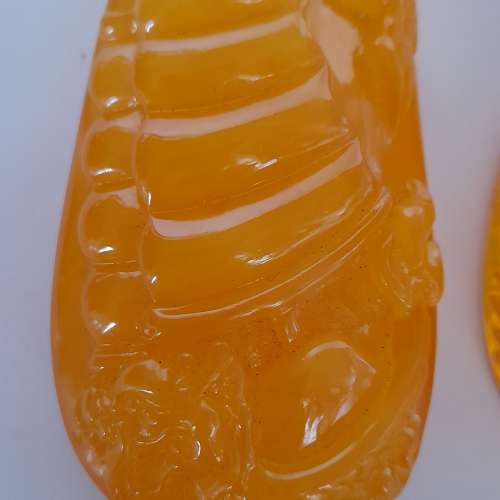 一手六件樹脂蜜蠟吊件/手把件，清貨價共售330元。no.22 12.25