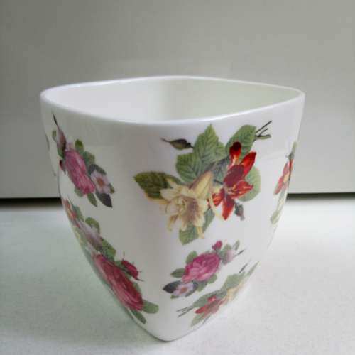 全新 DYNASTY Fine Bone China 骨瓷杯 (花形圖案 系列一)