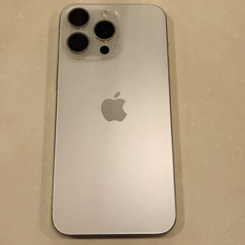 港行 iPhone 15 pro Max 512GB **屏有小黑點**
