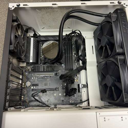 Intel i7 12700  MSI B660-A NZXT 機箱 水冷