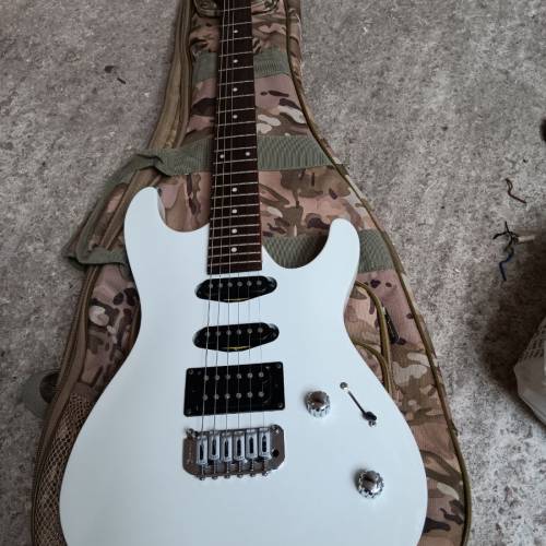 Ibanez Gio白色電吉他