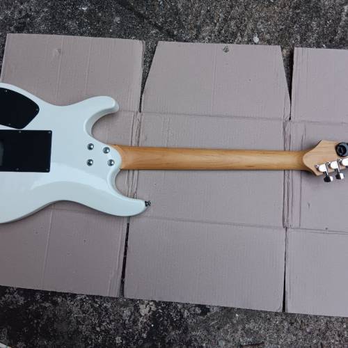 Ibanez Gio白色電吉他