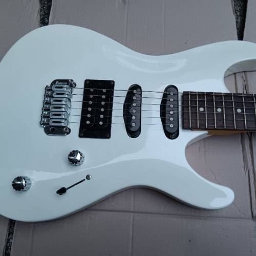 Ibanez Gio白色電吉他