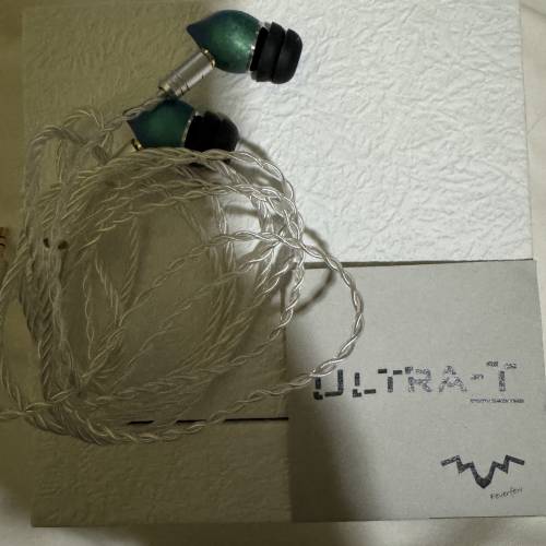 Feverfew小白菊 | ULTRA T 鈦蛋超人 2025新色 | 深藍綠漸變｜鈦合金 | 入耳式耳機