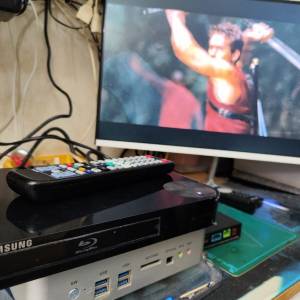 Sumsang Blu-ray 藍光影碟播放機 BD-F5100
跟遙控。
