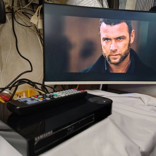 Sumsang Blu-ray 藍光影碟播放機 BD-F5100
跟遙控。