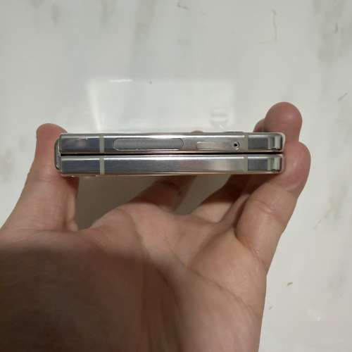 全網最平🔥Samsung galaxy flip 5 8+256美版單卡+esim白色