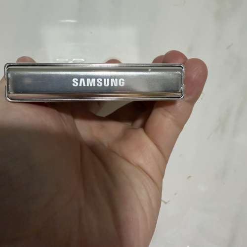 全網最平🔥Samsung galaxy flip 5 8+256美版單卡+esim白色